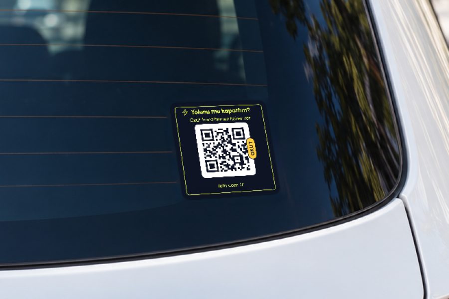 Gece neon araç QR sticker – Yakından