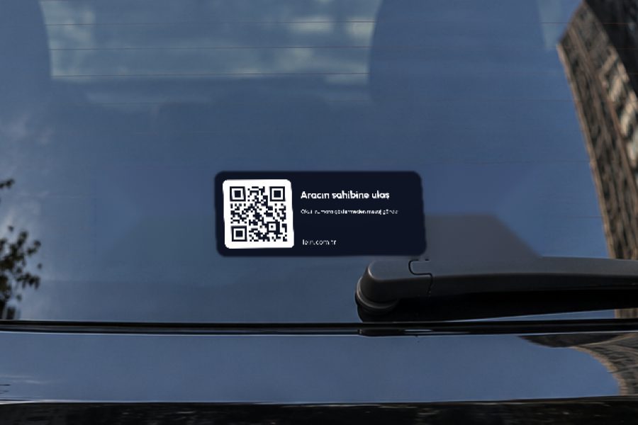 Cam şeridi araç QR sticker – Yakından