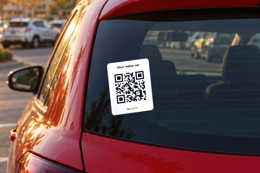 Sade beyaz araç QR sticker – Yakından