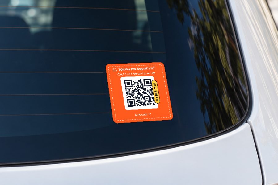 Turuncu uyarı araç QR sticker – Yakından